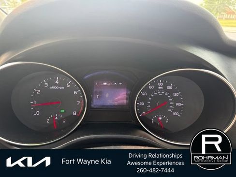 Used 2016 Kia Sedona LX w/ LX Essentials Premium Package FWD image 10