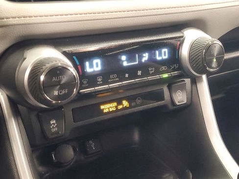 Used 2022 Toyota RAV4 XLE Premium image 29