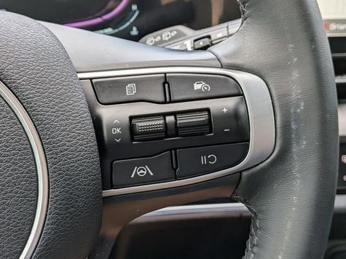 Certified 2025 Kia Sportage EX FWD image 28