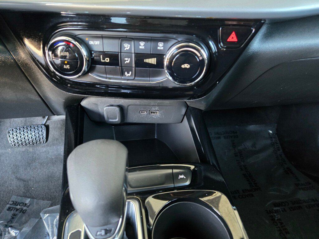 Used 2025 Chevrolet Trax LT FWD image 18
