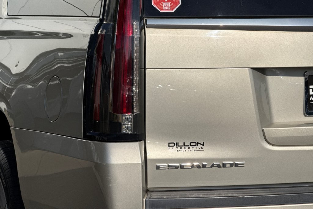 Used 2015 Cadillac Escalade ESV Luxury AWD/4WD image 32