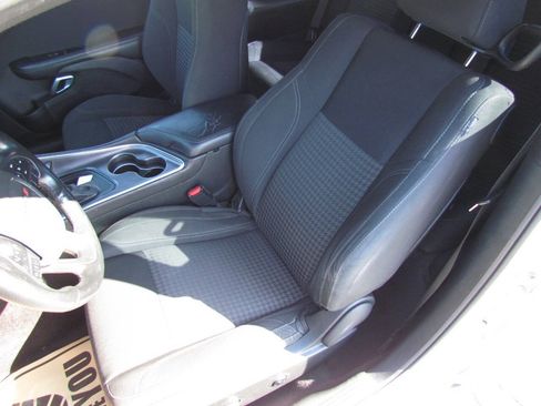 Used 2018 Dodge Challenger R/T RWD image 10