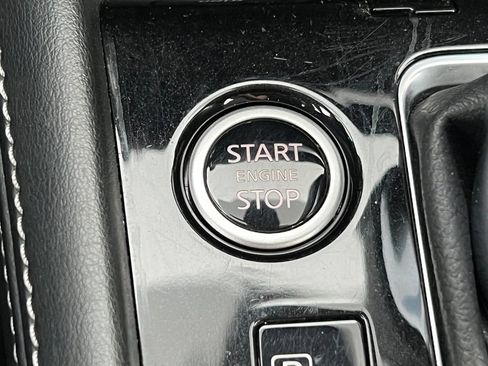 Used 2024 Nissan Kicks SR w/ SR Premium Package FWD image 31