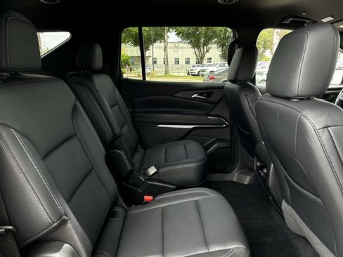 Used 2025 Chevrolet Traverse LT FWD image 30