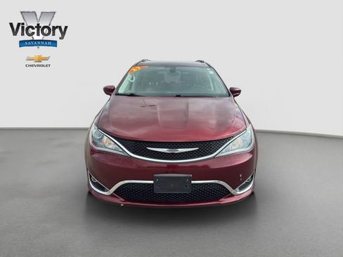 Used 2017 Chrysler Pacifica Touring-L Plus image 2
