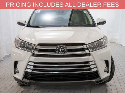 Used 2018 Toyota Highlander Limited FWD image 2
