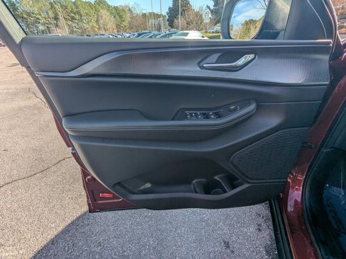 Used 2024 Jeep Grand Cherokee L Laredo w/ Trailer Tow Package image 17