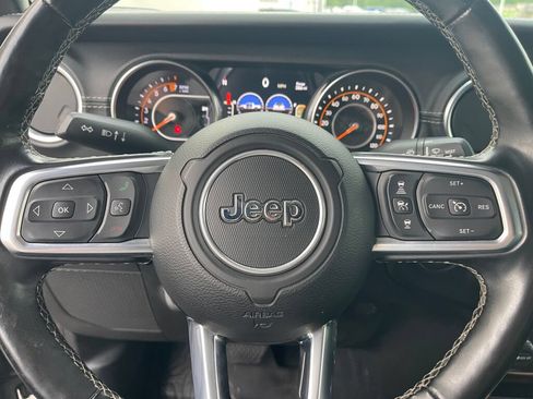 Used 2020 Jeep Gladiator Overland AWD/4WD image 17