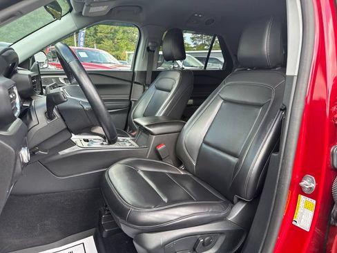 Used 2021 Ford Explorer XLT w/ Equipment Group 202A AWD/4WD image 9