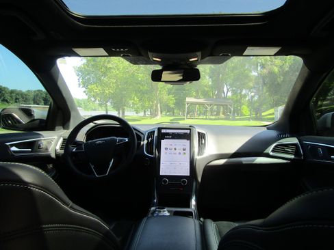 Certified 2022 Ford Edge ST w/ Equipment Group 401A image 24