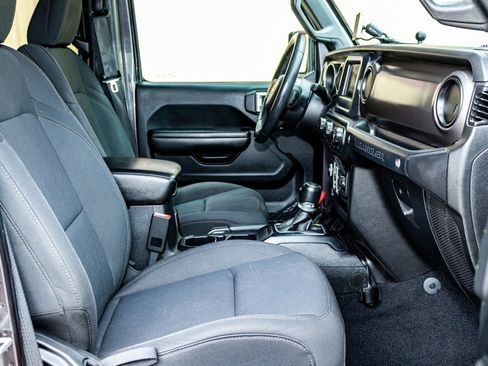 Used 2018 Jeep Wrangler Unlimited Sport S image 24