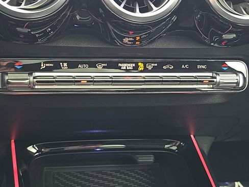 Used 2025 Mercedes-Benz GLB 35 AMG 4MATIC image 23