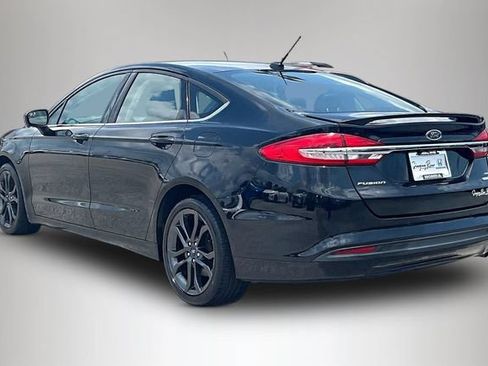 Used 2018 Ford Fusion SE w/ Equipment Group 201A FWD image 4