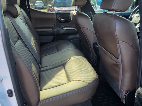 Used 2017 Toyota Tacoma Limited image 23