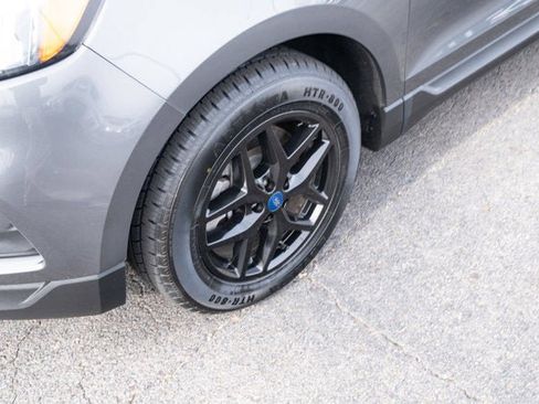 Used 2022 Ford Edge SE image 9