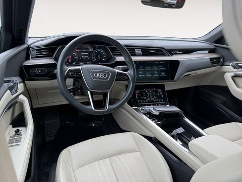 Used 2023 Audi e-tron Premium Plus w/ Premium Plus Package image 15