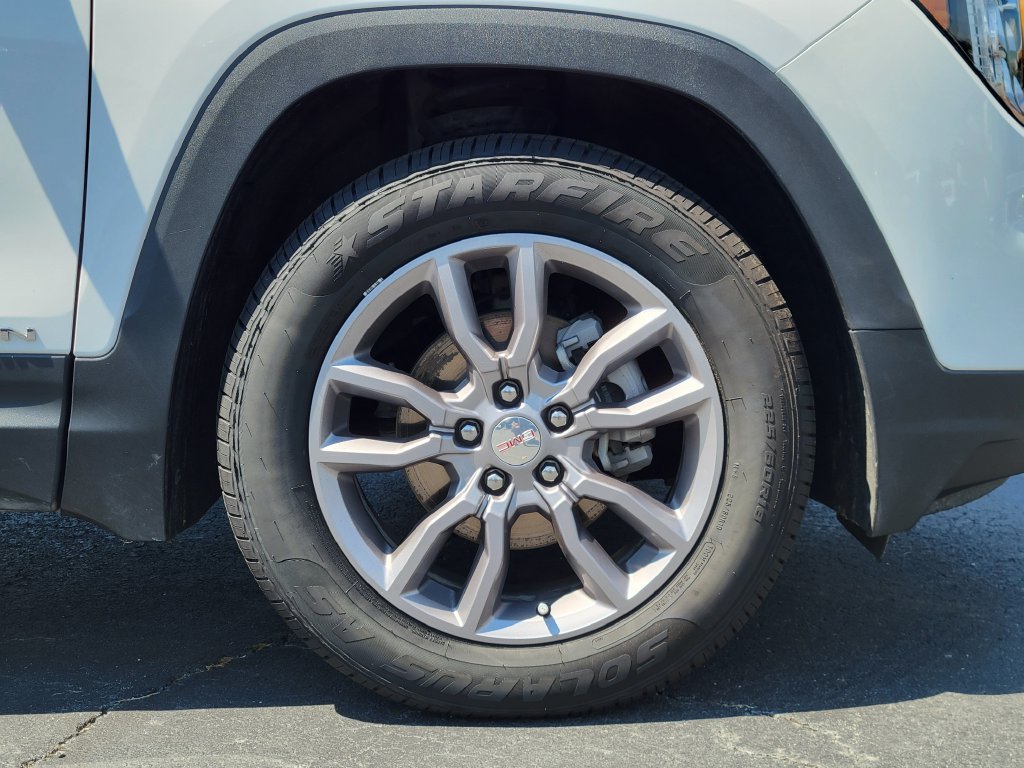 Used 2024 GMC Terrain SLT AWD/4WD image 11