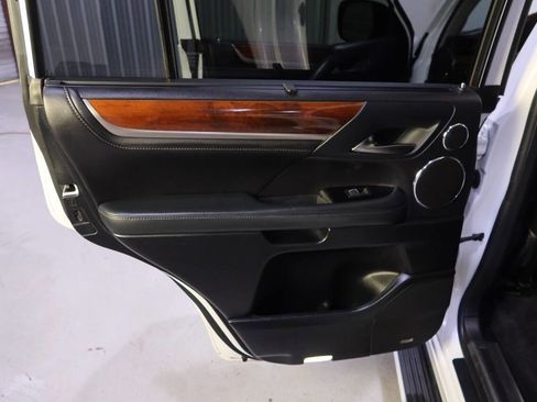 Used 2017 Lexus LX 570 4WD image 33