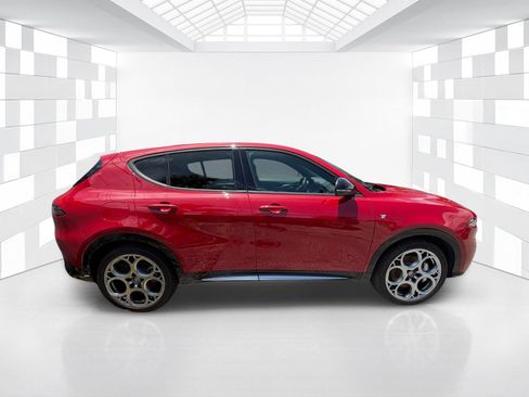 Used 2024 Alfa Romeo Tonale Ti w/ Premium Interior Package AWD/4WD image 4