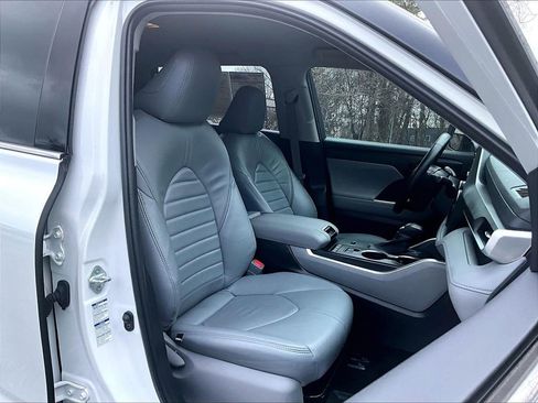 Used 2022 Toyota Highlander LE image 15
