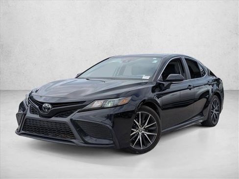 Used 2024 Toyota Camry SE image 1