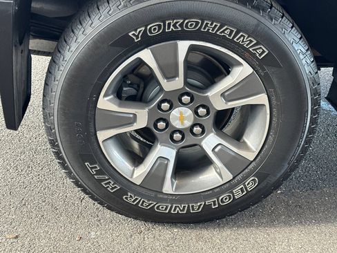 Used 2015 Chevrolet Colorado Z71 AWD/4WD image 11