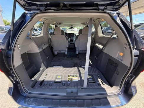 Used 2019 Toyota Sienna LE AWD/4WD image 24
