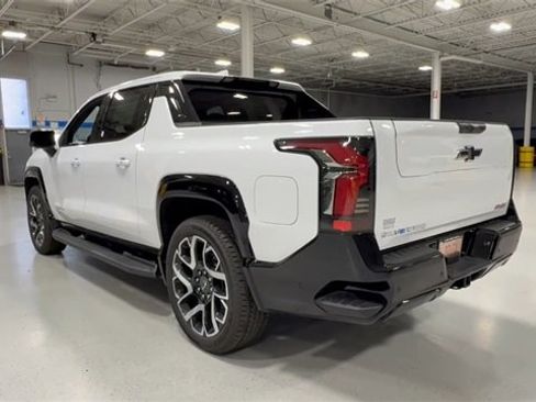 New 2025 Chevrolet Silverado EV RST image 8