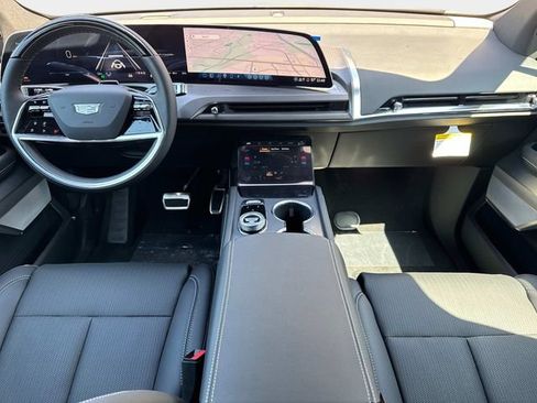 New 2026 Cadillac Vistiq Luxury w/ LPO, Floor Liner Package image 18