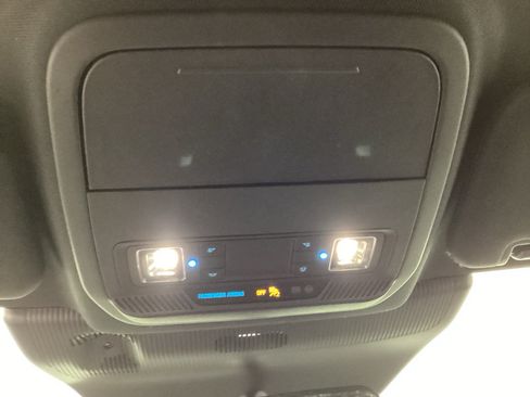 Used 2025 Ford Explorer ST-Line AWD/4WD image 31