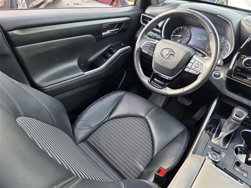 Used 2021 Toyota Highlander XSE image 28