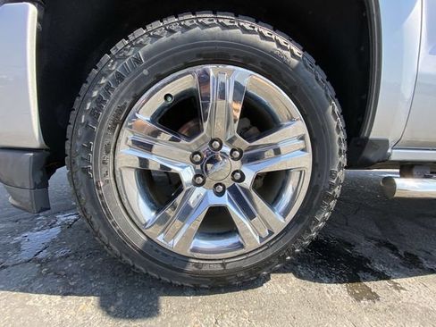 Used 2018 Chevrolet Silverado 1500 Custom w/ Custom Value Package AWD/4WD image 10