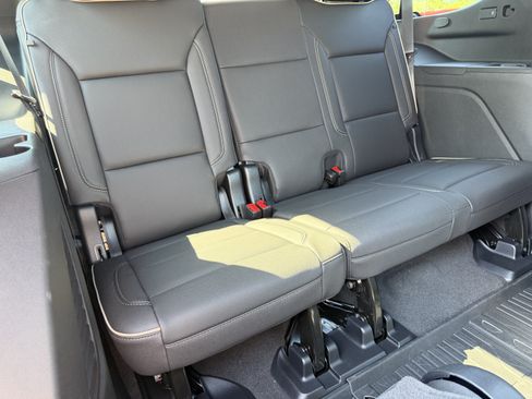 Used 2025 GMC Yukon Elevation w/ Elevation Premium Package AWD/4WD image 13