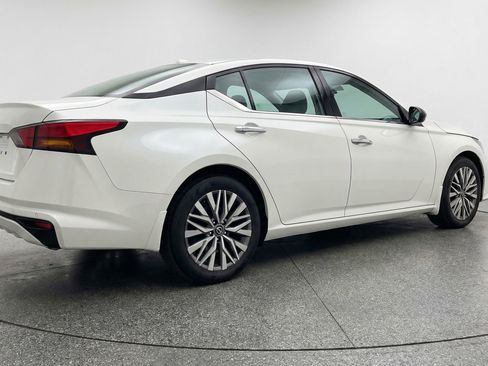Used 2025 Nissan Altima 2.5 SV FWD image 9