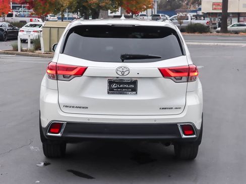 Used 2018 Toyota Highlander Limited image 3