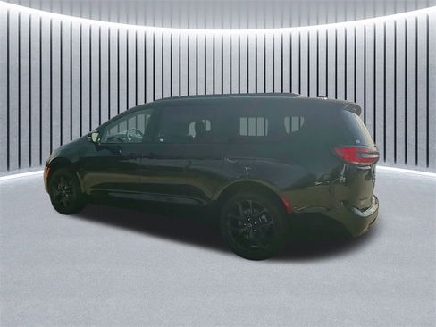 New 2026 Chrysler Pacifica Select w/ S Appearance Package image 16