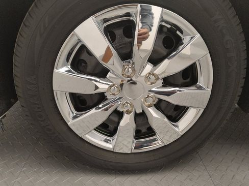 Used 2020 Chevrolet Sonic LT image 31