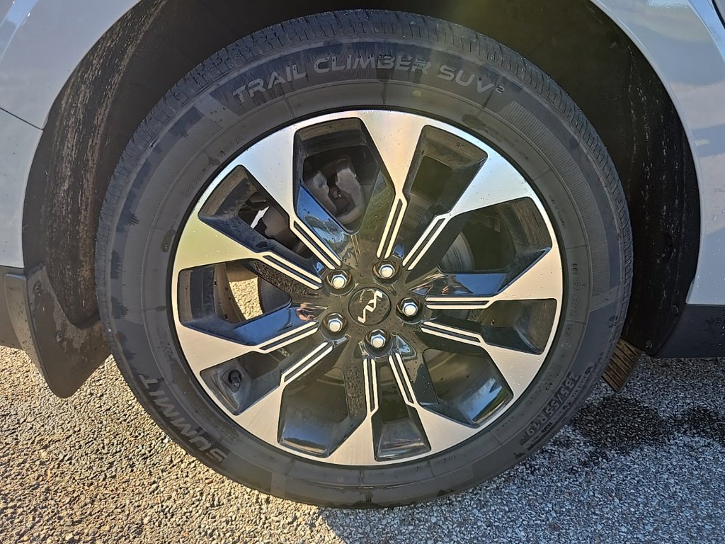 Certified 2024 Kia Carnival EX FWD image 35