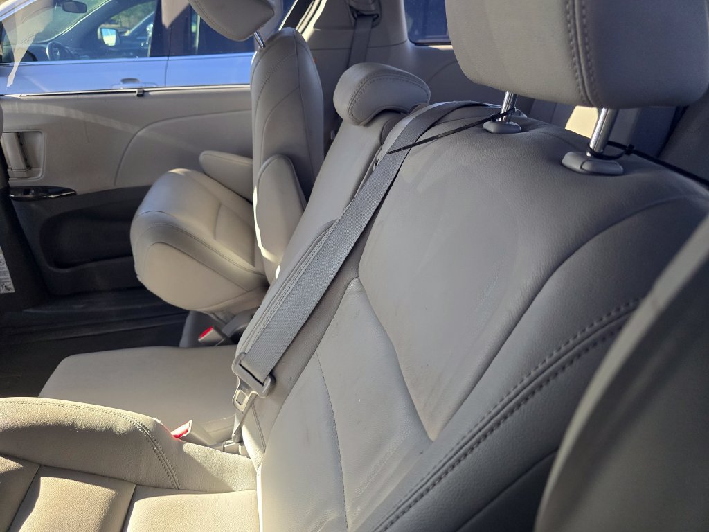 Used 2020 Toyota Sienna XLE FWD image 24