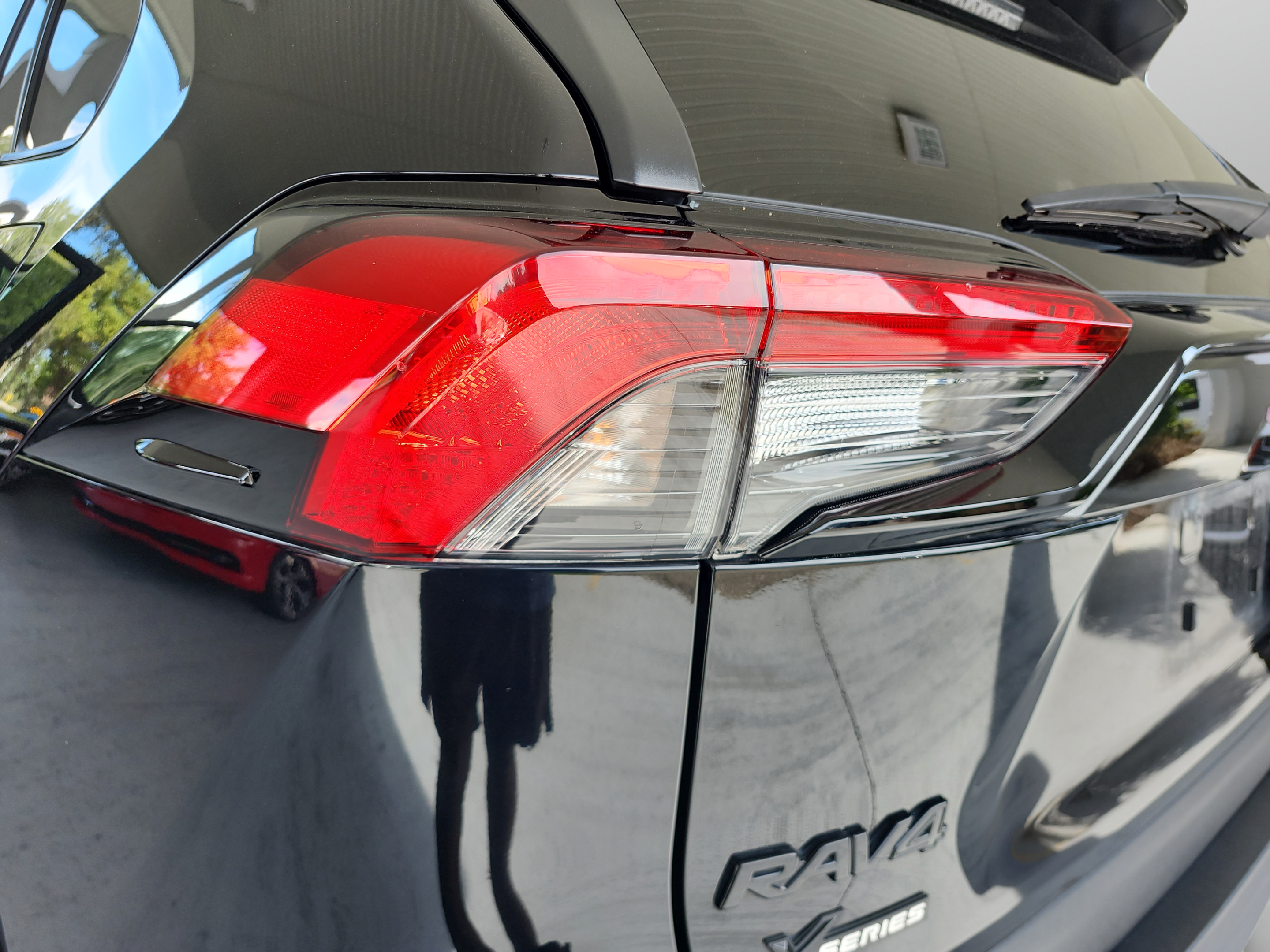 Used 2025 Toyota RAV4 LE FWD image 29