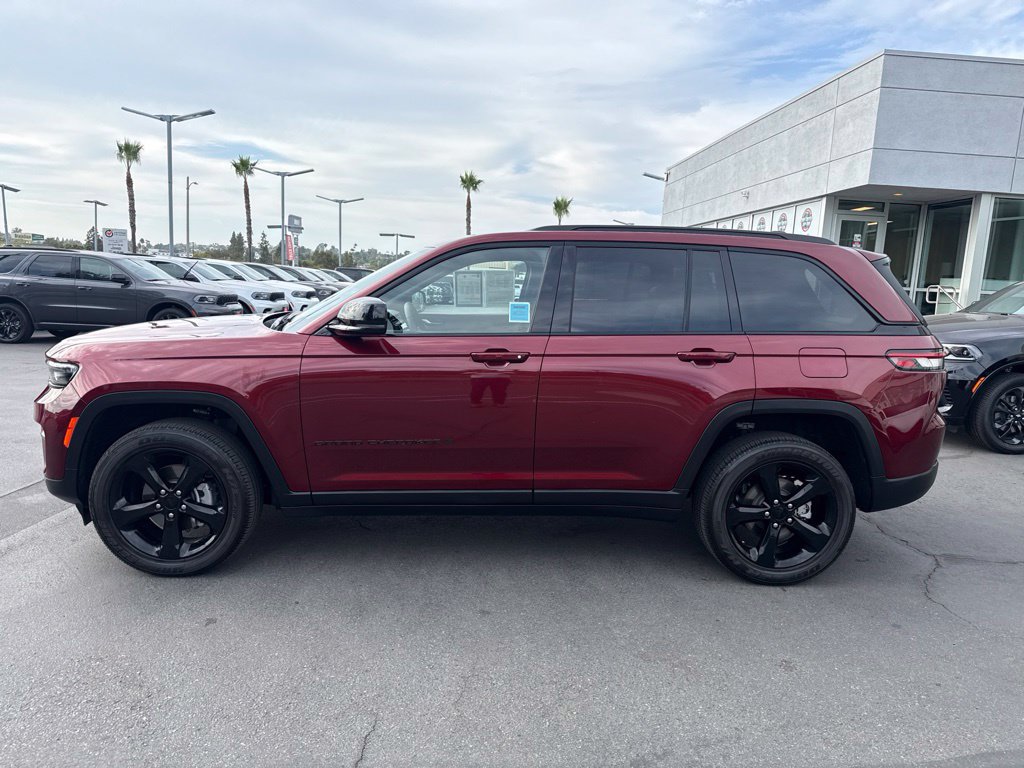 Certified 2023 Jeep Grand Cherokee Altitude RWD image 4