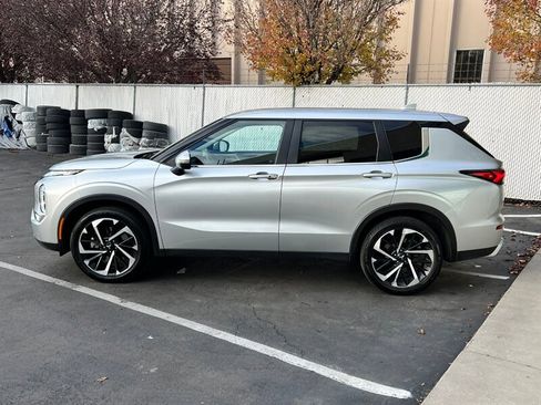 Used 2024 Mitsubishi Outlander SE image 4