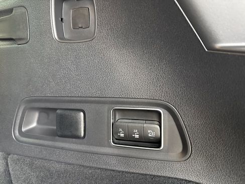 Certified 2025 Mercedes-Benz GLS 450 4MATIC image 31