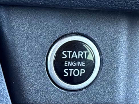 Used 2023 Nissan Rogue SV image 7