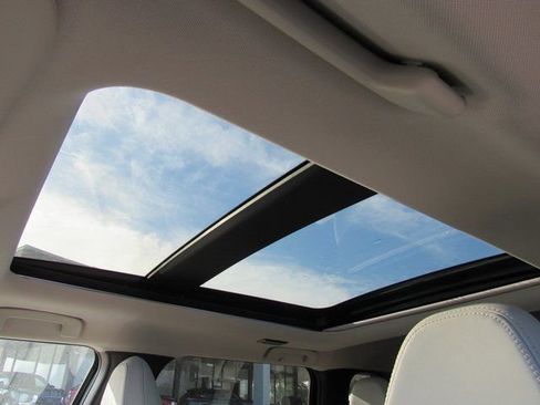 New 2025 Mitsubishi Outlander SE image 21