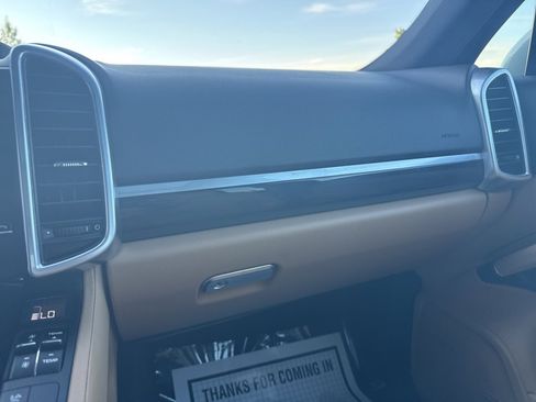 Used 2017 Porsche Cayenne image 18