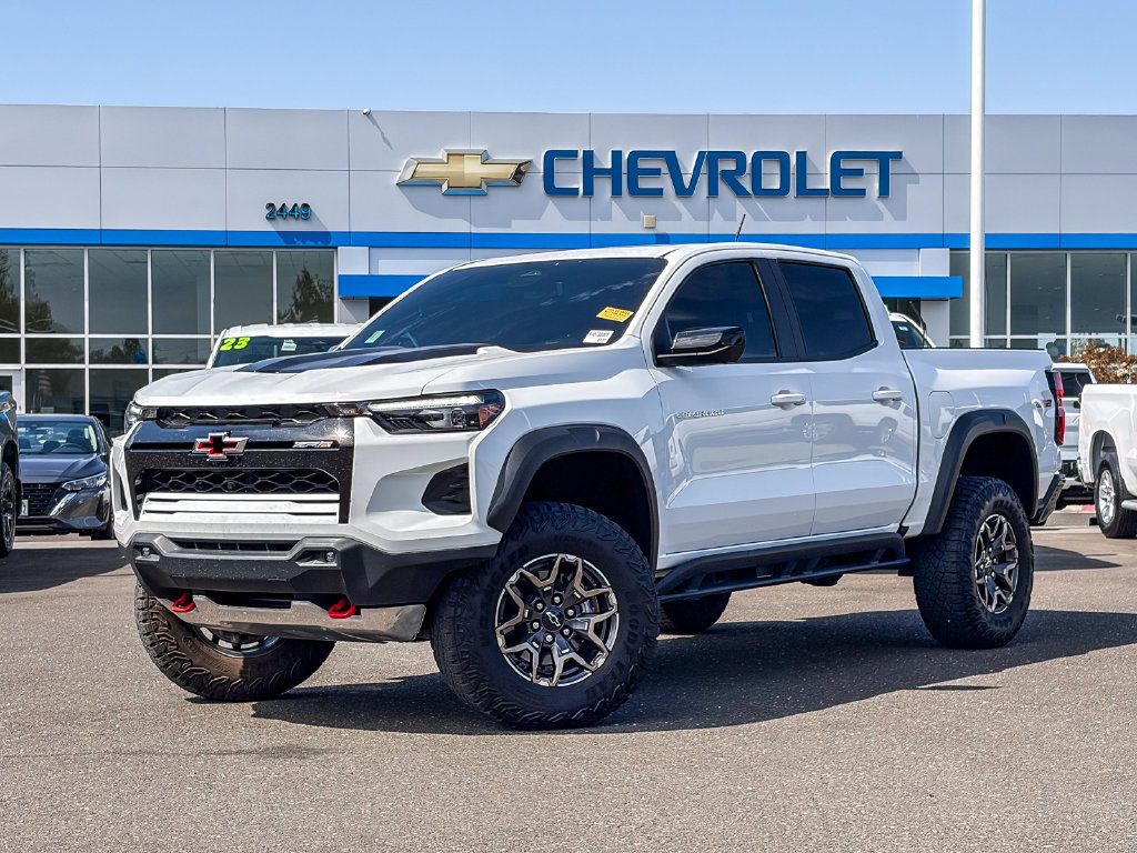 Used 2024 Chevrolet Colorado ZR2 w/ ZR2 Convenience Package III AWD/4WD image 1