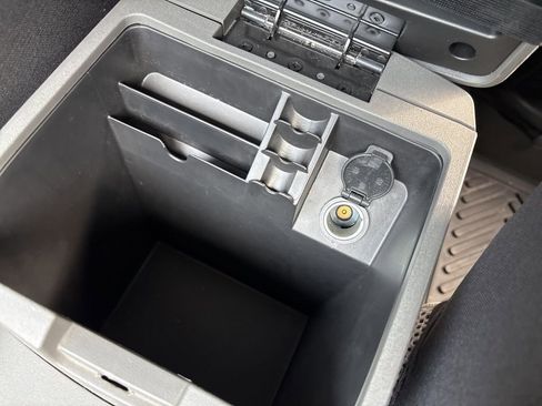 Used 2018 Nissan Frontier SV image 19