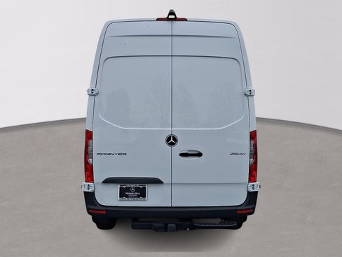 Used 2025 Mercedes-Benz Sprinter 2500 image 5