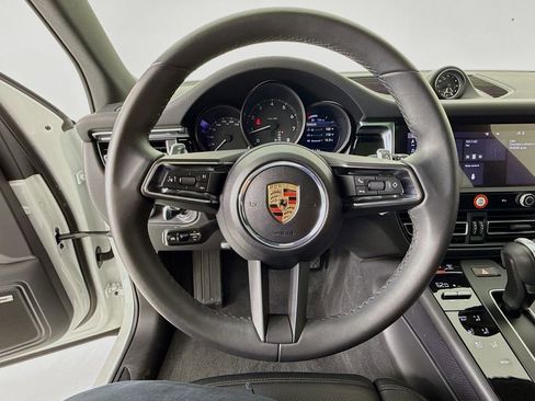 Certified 2025 Porsche Macan image 16